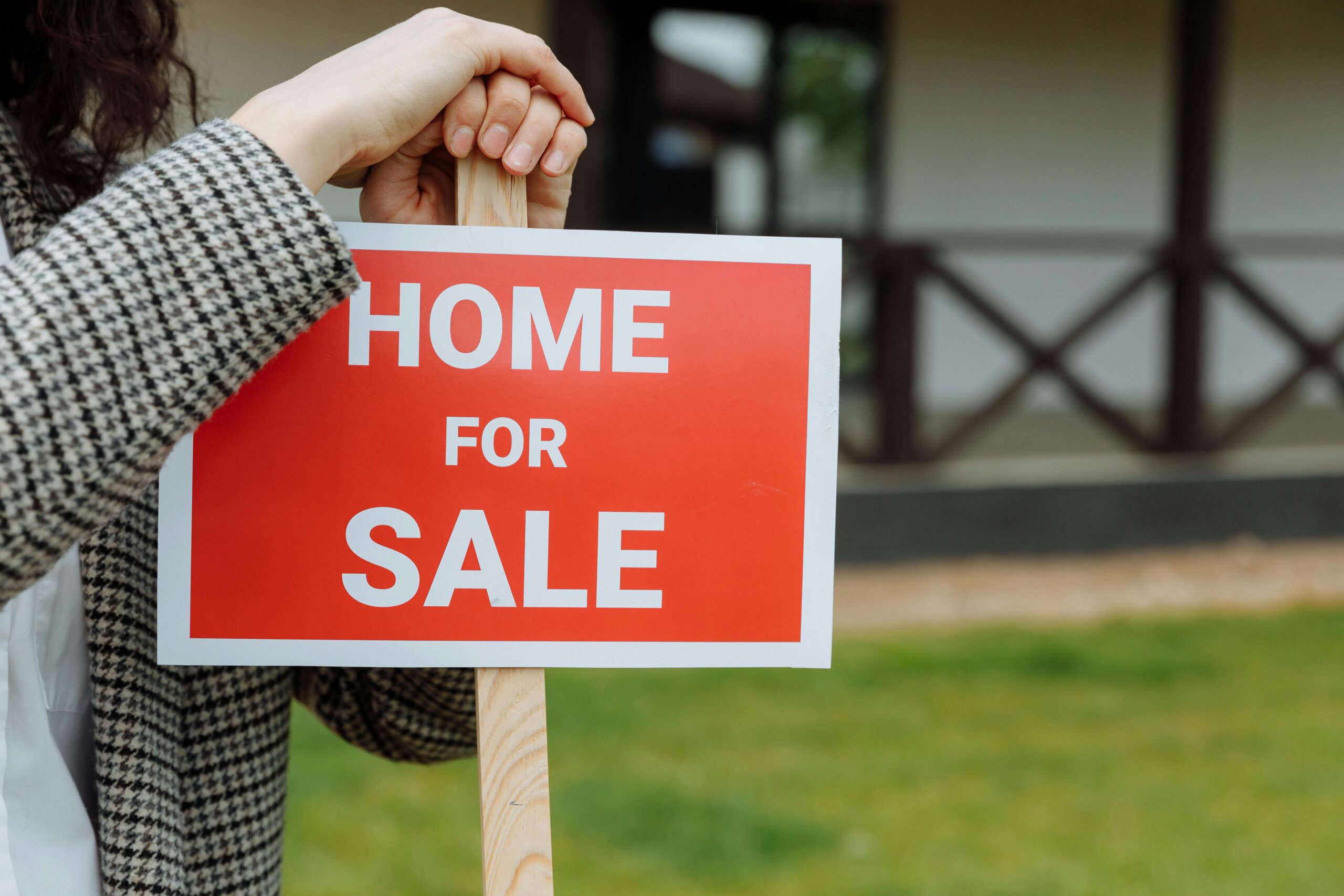 selling house for cash - home for sale sign