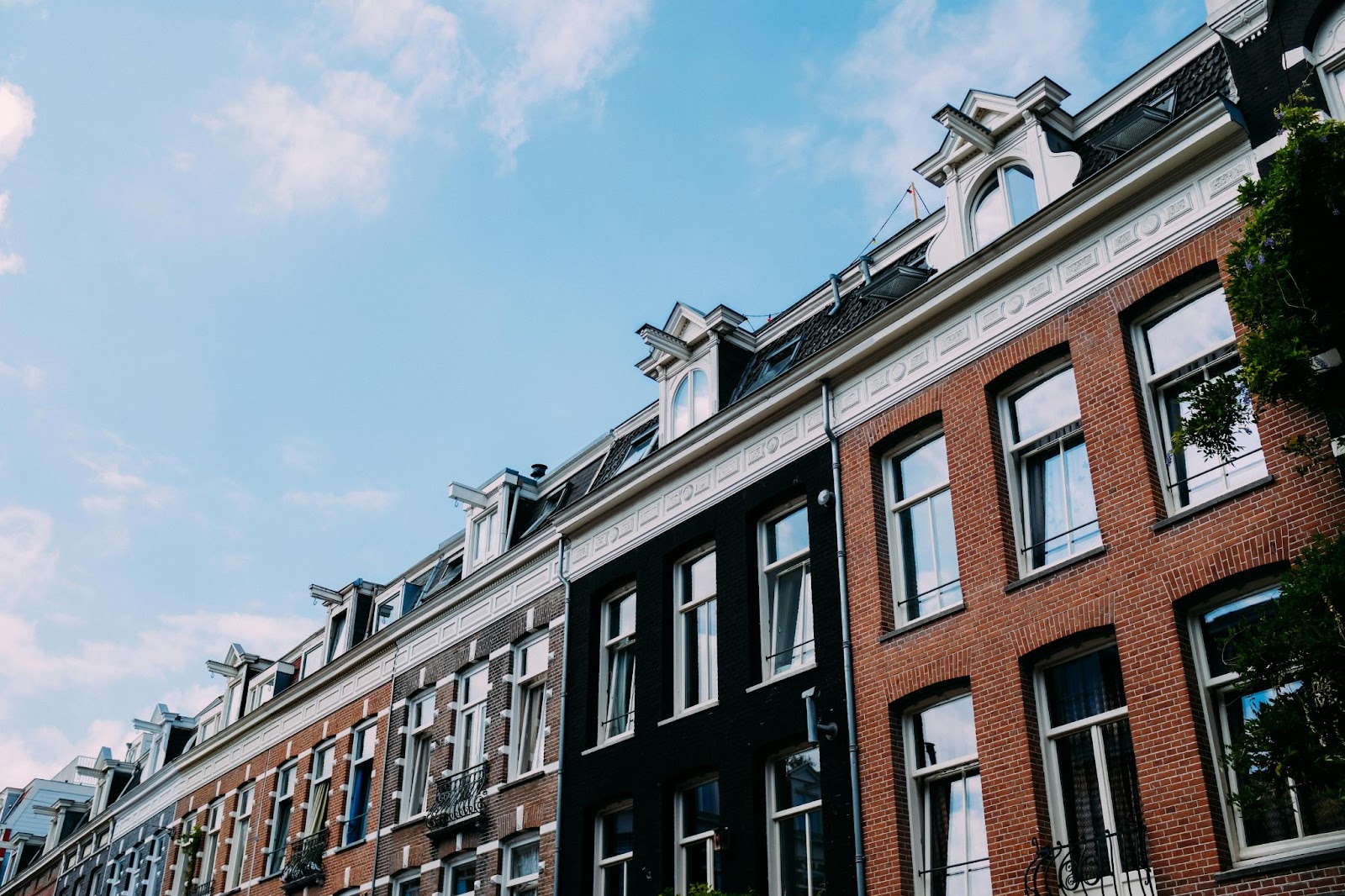 cash home buyers - residential building